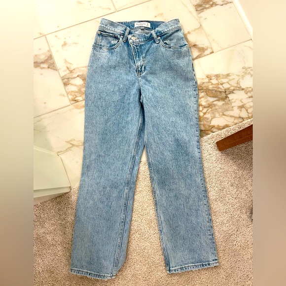 Abercrombie & Fitch - Picture 1 of 1